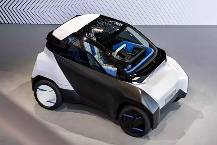 Hãng Toyota khẳng định FT-Me tiêu thụ năng lượng ít hơn 3 lần so với một mẫu xe điện thông thường có dung lượng pin lớn hơn. Xe có phạm vi hoạt động khoảng 100 km sau mỗi lần sạc, nhưng có thể tăng thêm 20-30 km nhờ tấm pin mặt trời đặt trên nóc.