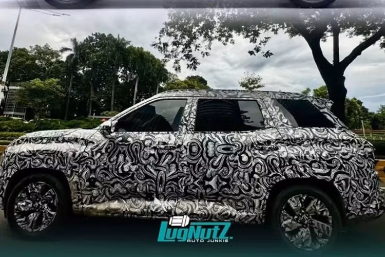 Theo Mitsubishi, Mitsubishi DST Concept có 5 chế độ lái là thông thường (Normal), bùn đất (Mud), đường trơn trượt (Wet), nhanh nhạy trên đường nhựa (Tarmac) và đá sỏi (Gravel).