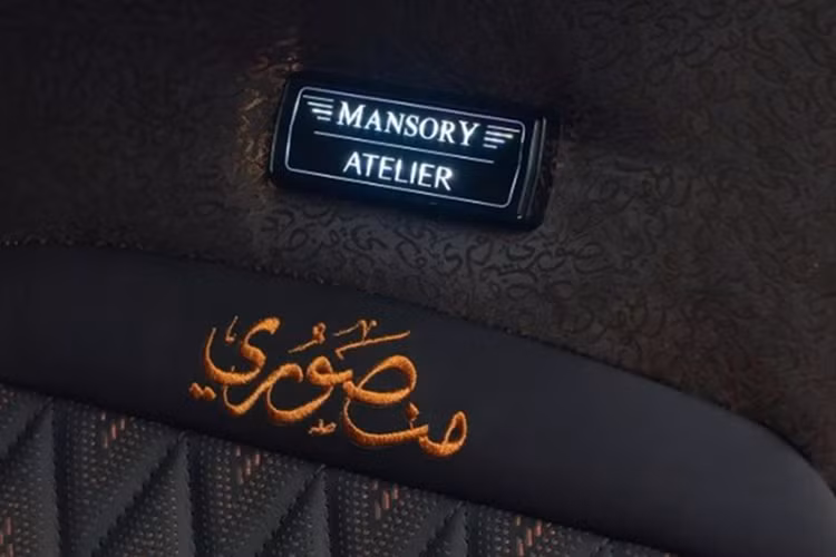 Không chỉ dừng ở ngoại hình, Mansory còn nâng cấp động cơ V12 tăng áp kép 6.75 lít của Cullinan lên 720 mã lực và mô-men xoắn 1.050 Nm.