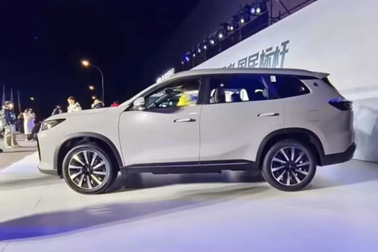 Động cơ 1.5L cho công suất 75 kW (101 mã lực) và 125 Nm trong khi động cơ ACTECO1.5T thế hệ thứ năm do Chery phát triển cho công suất 115 kW (154 mã lực)/220 Nm. Cả hai hệ thống đều có tiêu chuẩn với động cơ điện phía trước cho công suất 150 kW (201 mã lực) và 310 Nm, kết hợp với DHT.