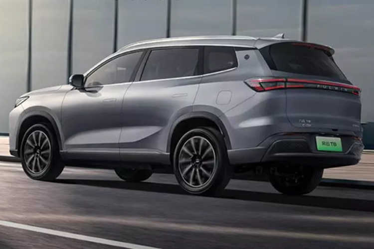 Hàng ghế thứ hai và thứ ba có thể gập xuống để tạo thành giường. Khoang hành lý 1930 L rộng rãi với thể tích 1930 L, cùng với 32 không gian lưu trữ trong toàn bộ nội thất. Hơn nữa, ghế trước hỗ trợ chức năng sưởi ấm và thông gió 3 tốc độ trong khi ghế phụ lái cỡ lớn được trang bị chức năng massage 10 điểm và chỗ để chân chỉnh điện.