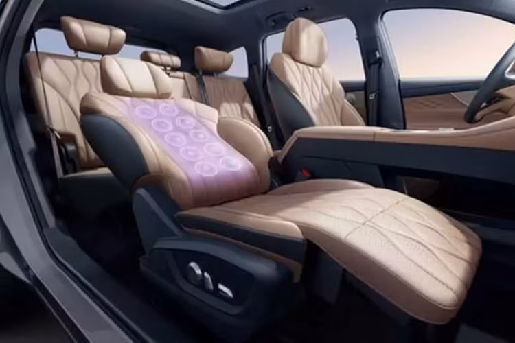 Xe SUV Chery Fulwin T8 có chiều dài, chiều rộng và chiều cao lần lượt là 4730/1860/1747 mm và chiều dài cơ sở là 2710 mm. Trọng lượng không tải lần lượt là 1879 kg và 1907 kg cho phiên bản 5 chỗ và 7 chỗ. Về thành phần thân xe, tỷ lệ thép cường độ cao được sử dụng trong xe đạt 80%, trong đó thép cán nóng chiếm 20,6%.