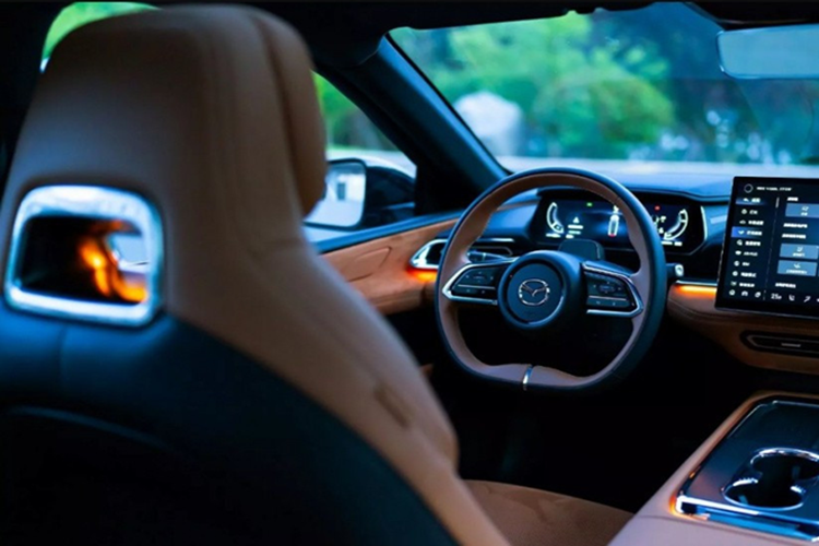 Đây cũng là kiến trúc chung của một số mẫu xe điện khác như Deepal SL03 và Deepal S7, đồng nghĩa với việc EZ-60 có thể chia sẻ các tùy chọn hệ truyền động với Deepal S7, bao gồm cả phiên bản thuần điện và hybrid.