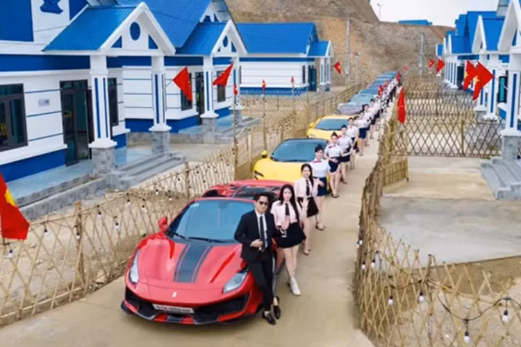 Và đến nay, lý do mà đại gia này mang các siêu xe rời khỏi garage để lên núi đã được tiết lộ, đó là vì góp mặt vào lễ khánh thành 40 căn nhà tình thương ở tỉnh Cao Bằng sắp diễn ra, sự rầm rộ khi mang dàn siêu xe 200 tỷ đắt đỏ lên Cao Bằng, đã nhanh chóng thu hút sự chú ý.