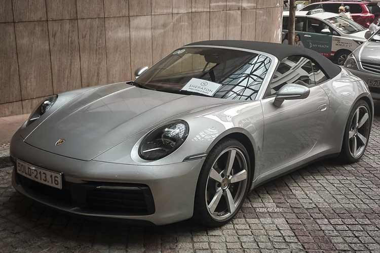 Tại Việt Nam, khi mới ra mắt giá xe Porsche 911 Carrera S Cabriolet là 9,350 tỷ đồng, chưa tính các tùy chọn đi kèm và chi phí lăn bánh. Được biết, để xe có thể lăn bánh, vị đại gia này đã phải chi gần 12 tỷ đồng. Ngoài chiếc 911 mui trần mới tậu, trong gara của nhà thiết kế này còn có hai siêu phẩm Porsche Cayenne và MGA 1600.