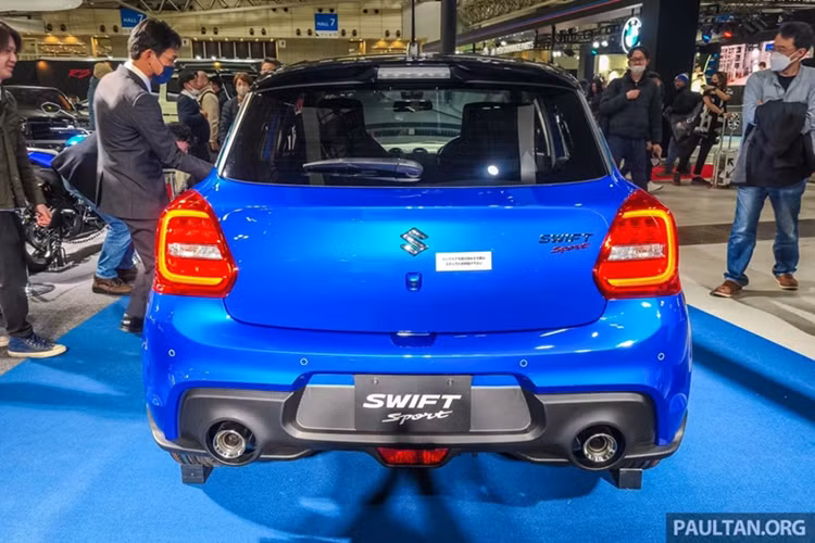 Suzuki Swift Sport ZC33S Final Edition phiên bản số sàn có giá từ 2.329.800 yên (khoảng 15.346 USD - tương đương hơn 365 triệu đồng), trong khi đó phiên bản số tự động có giá 2.401.300 yên (15.817 USD khoảng hơn 376 triệu đồng).