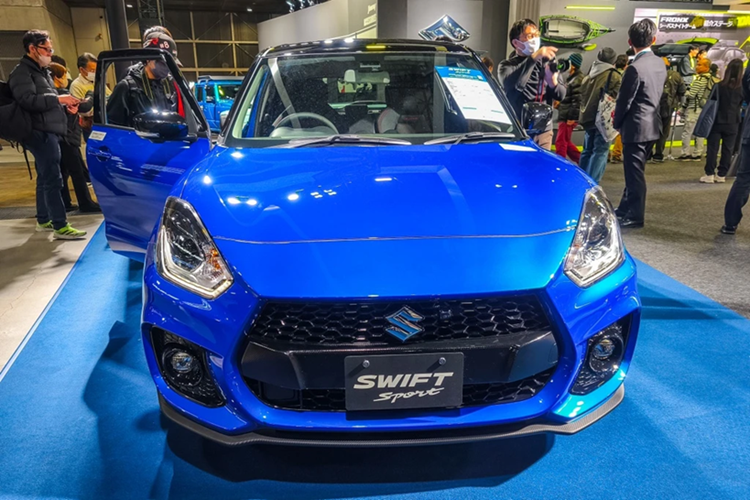 Không có sự thay đổi về hiệu năng vận hành. Suzuki Swift Sport ZC33S Final Edition vẫn sở hữu động cơ 4 xy-lanh K14C 1.4L, công suất 140 mã lực và mô-men xoắn 230 Nm.