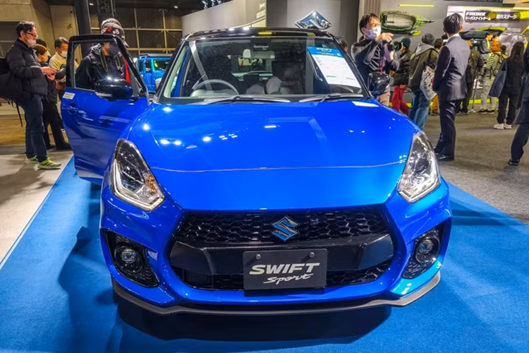 Không có sự thay đổi về hiệu năng vận hành. Suzuki Swift Sport ZC33S Final Edition vẫn sở hữu động cơ 4 xy-lanh K14C 1.4L, công suất 140 mã lực và mô-men xoắn 230 Nm.