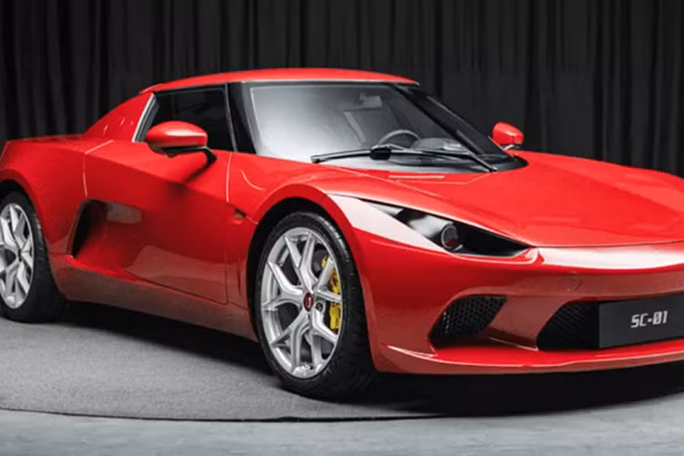 JMEV01 thể thao chạy điện tự hào có thông số kỹ thuật ấn tượng đối với một chiếc siêu xe điện cấp thấp. Thiết lập động cơ kép của nó cung cấp tổng công suất 320 kW (435 mã lực), cho phép tăng tốc từ 0-100 km/h chỉ trong 3,9 giây.