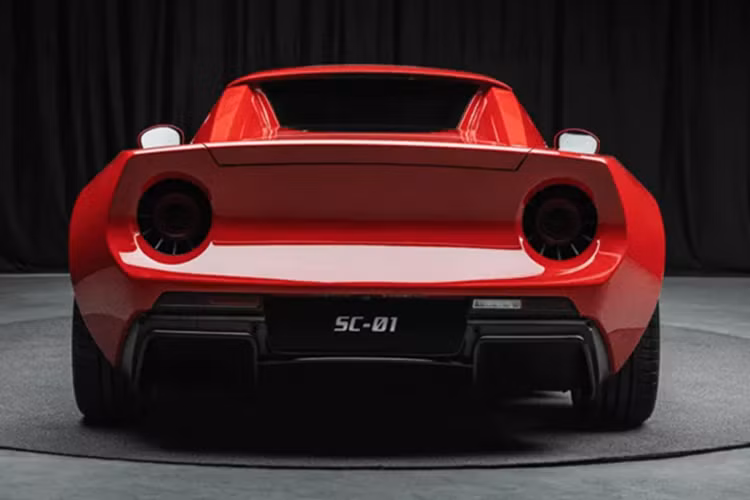 Pin lithium 3 thành phần từ CALB cung cấp phạm vi hoạt động được đánh giá theo CLTC là 520 km. Các kỹ sư ưu tiên tiết kiệm trọng lượng, sử dụng khung gầm không gian dạng ống và hệ thống treo thanh đẩy để giữ trọng lượng không tải ở mức 1.365 kg, nhẹ đáng kể đối với một chiếc EV.