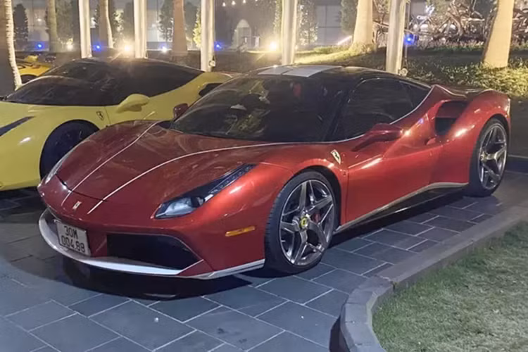 Ferrari 488 GTB dac biet nhat Viet Nam cua dai gia Ha Noi