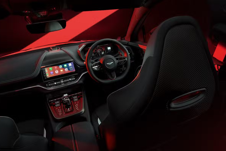 Hệ thống treo của Aston Martion DBX S giống hệt DBX707. Aston cho biết DBX S “hưởng lợi từ toàn bộ cải tiến hệ thống treo được giới thiệu năm ngoái”, gồm các hiệu chỉnh mới cho lò xo khí và giảm chấn điện tử. Aston Martion tuyên bố rằng chiếc xe gần như không có độ lật, điều này từng áp dụng cho DBX707.