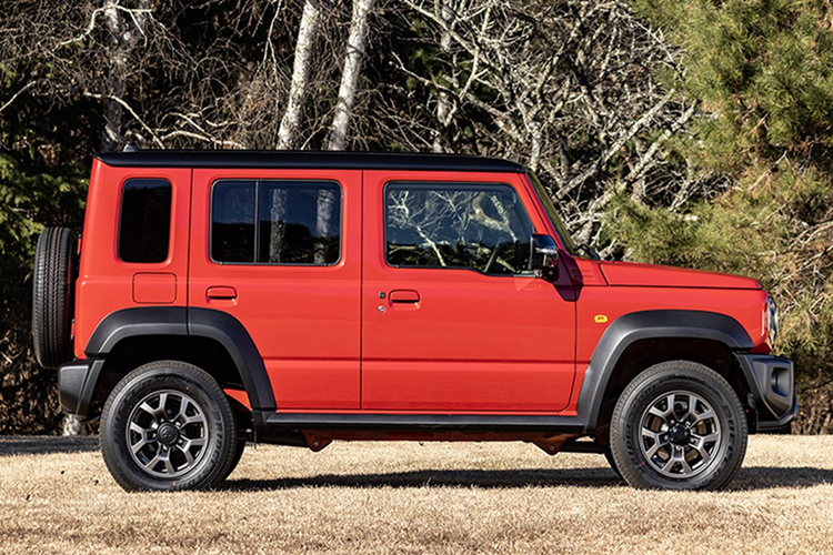 Mức giá xe Suzuki Jimny Nomade được bán ra tại thị trường Nhật Bản công bố ở mức là 2,651 triệu yen (tương đương khoảng 435 triệu đồng).