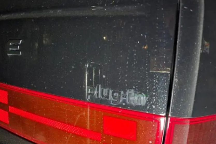 Trên thế hệ cũ, mẫu xe SUV Hyundai SantaFe PHEV sử dụng động cơ 1.6L T-GDI đi kèm mô-tơ điện cho tổng công suất 261 mã lực, mô-men xoắn 350Nm. Theo công bố từ hãng, phiên bản mới hứa hẹn được cải thiện về khả năng vận hành và hiệu suất nhiên liệu.