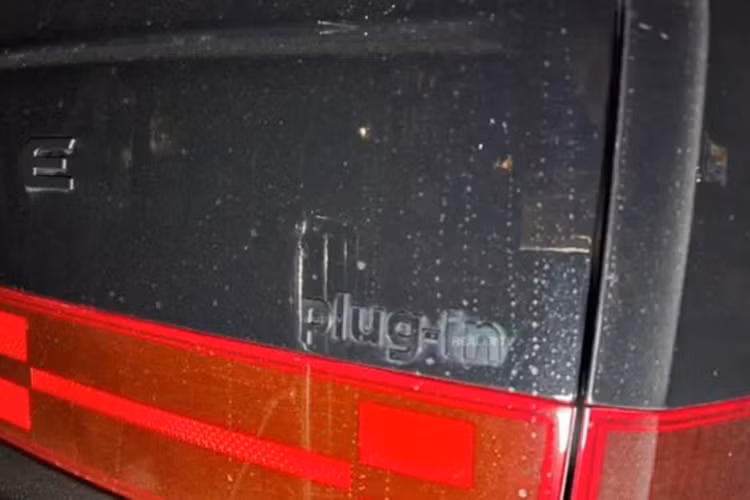 Trên thế hệ cũ, mẫu xe SUV Hyundai SantaFe PHEV sử dụng động cơ 1.6L T-GDI đi kèm mô-tơ điện cho tổng công suất 261 mã lực, mô-men xoắn 350Nm. Theo công bố từ hãng, phiên bản mới hứa hẹn được cải thiện về khả năng vận hành và hiệu suất nhiên liệu.