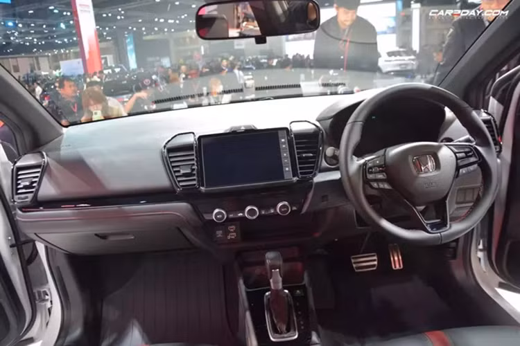 Tại thị trường Thái Lan, mức giá xe Honda City Drival Edition có giá khởi điểm từ 829.000 Baht (khoảng 625 triệu đồng). Với giá bán này, Drival trở thành phiên bản đắt nhất của dòng City ở xứ sở Chùa Vàng.