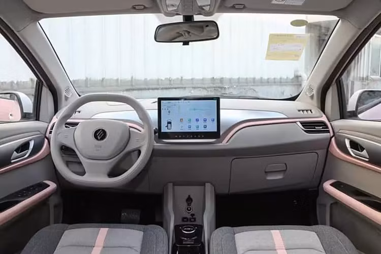 Mặc dù đã được bán từ năm 2019, chiếc xe này vẫn hoàn toàn nằm ngoài tầm ngắm. Chiếc xe điện đáng chú ý duy nhất đến từ JMC cho đến nay là Ford Territory, phiên bản điện khí hóa của Yusheng S330, Territory cũng có sẵn dưới dạng ICE.