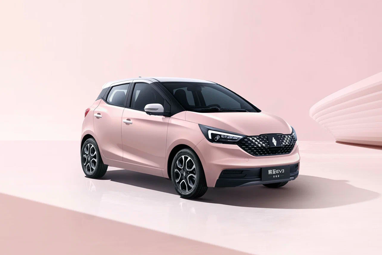 Công suất đến từ động cơ điện 50 kW cung cấp mô-men xoắn cực đại 125 Nm. Đây là sự gia tăng so với động cơ 40 kW và 36 kW có trong các phiên bản trước của xe. Phiên bản 2025 sử dụng pin 30,24 kWh cung cấp phạm vi CLTC lên tới 330 km. Tốc độ tối đa là 102 km/h.