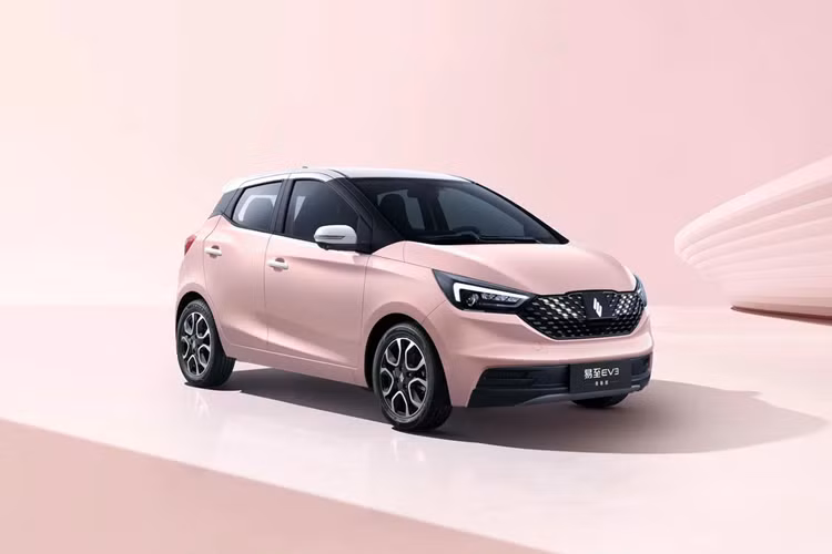 Công suất đến từ động cơ điện 50 kW cung cấp mô-men xoắn cực đại 125 Nm. Đây là sự gia tăng so với động cơ 40 kW và 36 kW có trong các phiên bản trước của xe. Phiên bản 2025 sử dụng pin 30,24 kWh cung cấp phạm vi CLTC lên tới 330 km. Tốc độ tối đa là 102 km/h.