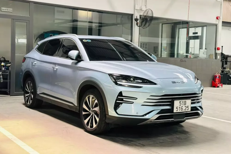 Thông tin về việc BYD Sealion 6 ra mắt Việt Nam đã được nhân viên tư vấn bán hàng tại đại lý công bố từ cuối năm 2024. Trong thời gian qua, những chiếc SUV cỡ C đến từ Trung Quốc này cũng đã cập bến Việt Nam, chuẩn bị cho ngày ra mắt.