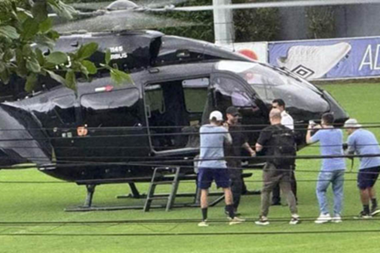 Airbus H-145 sở hữu động cơ đôi có khả năng di chuyển xấp xỉ 650 km khi đầy bình nhiên liệu. Khoang hành khách VIP trang bị nội thất đặc biệt do Mercedes thiết kế và có thể chở được tối đa 11 người.