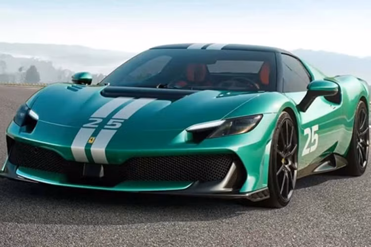 Với nhiều chi tiết bằng sợi carbon, trọng lượng khô của 296 Speciale chỉ 1.410 kg, nhẹ hơn 60 kg so với bản GTB và đạt tỷ lệ phân bổ lý tưởng 40:60. Bộ mâm tiêu chuẩn 20 inch kết hợp hệ thống phanh carbon-ceramic Brembo (đĩa 398 mm trước, 360 mm sau) giúp xe kiểm soát tốt ở tốc độ cao.