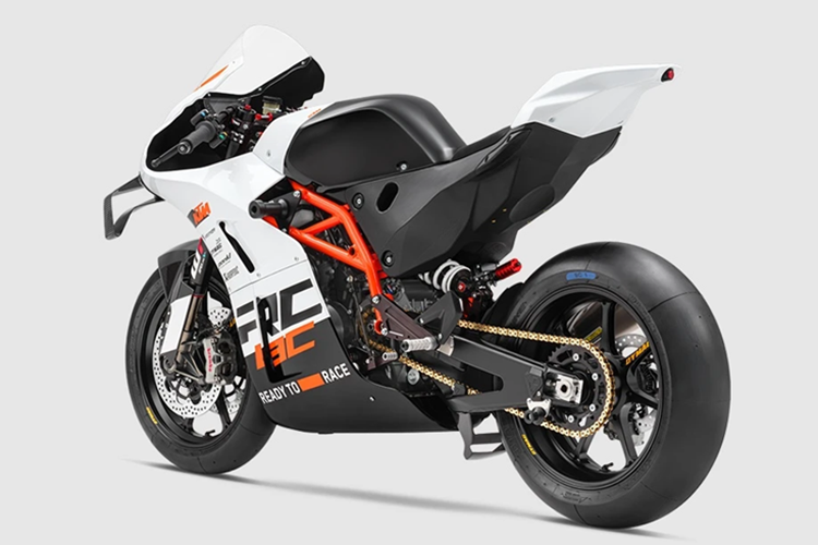 Kiểu dáng của siêu môtô KTM RC 8C bản giới hạn hướng đến khả năng tối ưu khí động học với điểm nhấn là cánh gió cỡ lớn phía trước. Toàn bộ quây gió được làm từ chất liệu carbon pha sợi kelvar giúp tối ưu khối lượng. KTM cho biết khối lượng khô RC 8C đạt mức 142 kg.