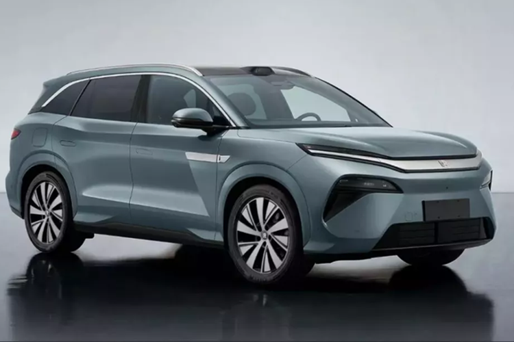 Biến thể đầu tiên bao gồm động cơ ICE 1,5 lít cho công suất 115 kW (154 mã lực) và động cơ điện cho công suất 200 kW (268 mã lực). Biến thể DM-p cung cấp thêm động cơ điện cho công suất 200 kW.