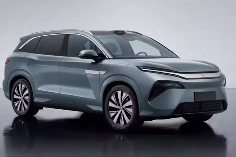 Biến thể đầu tiên bao gồm động cơ ICE 1,5 lít cho công suất 115 kW (154 mã lực) và động cơ điện cho công suất 200 kW (268 mã lực). Biến thể DM-p cung cấp thêm động cơ điện cho công suất 200 kW.