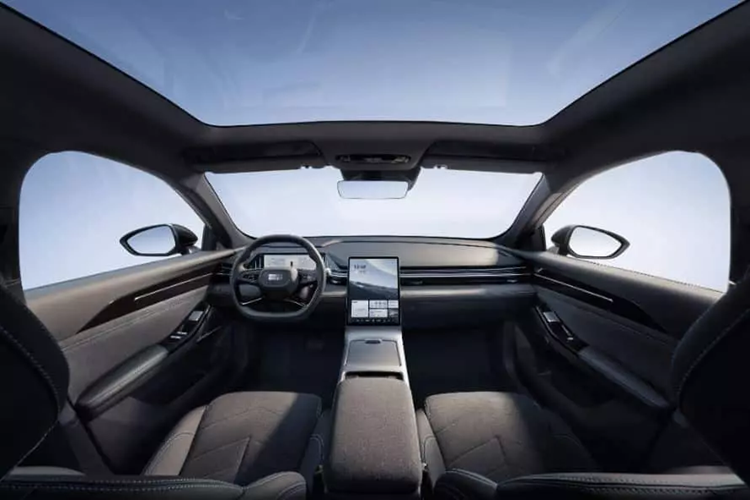 Ngược lại, vô lăng đáy phẳng hai chấu vẫn giữ nguyên. Ngoài ra, buồng lái thông minh Flyme Auto cũng sẽ có mặt.