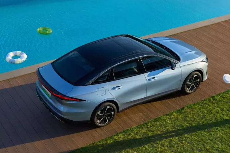 Ngoài ra, Geely Galaxy Starship 7 sẽ được xuất khẩu ra nước ngoài vào nửa cuối năm 2025 và hệ thống Thor PHEV thế hệ tiếp theo của Geely sẽ được phổ biến trên các sản phẩm mới của Galaxy. Năm 2024, Geely Galaxy đứng thứ hai trong bảng xếp hạng doanh số của các thương hiệu mới nổi trên thị trường xe năng lượng mới của Trung Quốc với doanh số hàng năm là 494.440 xe.