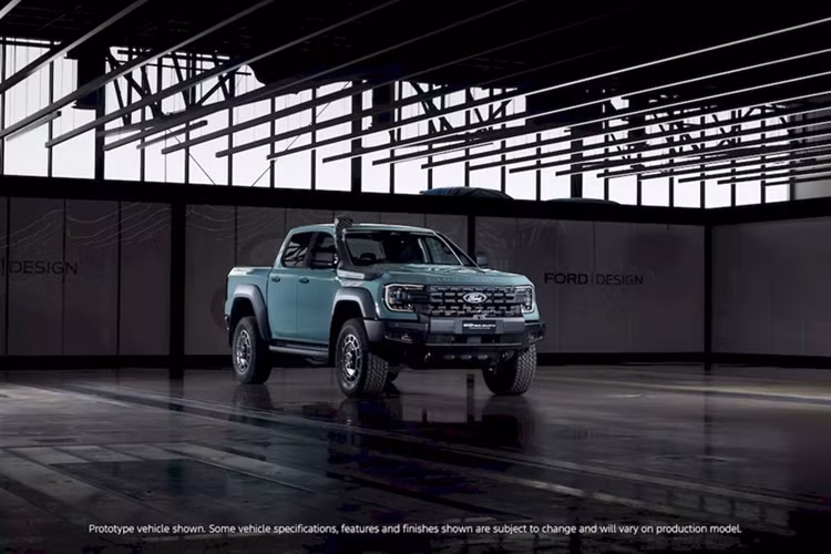  Ford Ranger Super Duty 2026 mới đã chính thức ra mắt, đây là phiên bản nâng cấp của mẫu xe bán tải một tấn bán chạy nhất của hãng với khả năng vận hành ngang ngửa F-150. Ford Ranger Super Duty được gia cố gầm xe cao hơn, vững chắc hơn so với mẫu xe thông thường.
