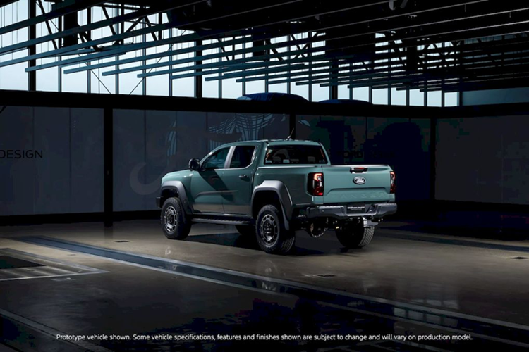 Xe cũng sẽ được trang bị đầy đủ các tính năng an toàn tiên tiến có trên Ranger, bao gồm: phanh khẩn cấp tự động (AEB), kiểm soát hành trình thích ứng, màn hình quan sát xung quanh và phát hiện điểm mù... Mức giá xe Ford Ranger Super Duty 2026 hiện chưa công bố.