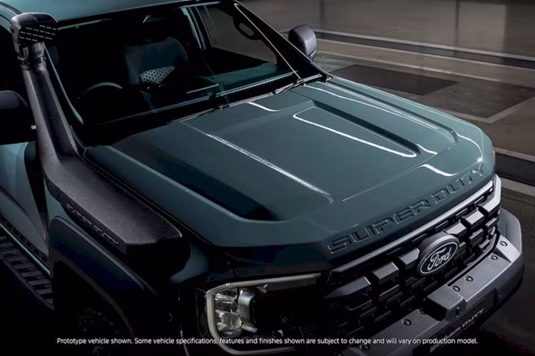 Hệ thống treo, phanh và khung bảo vệ gầm xe cũng đã được điều chỉnh để phù hợp với khả năng tải nặng hơn của Super Duty. Mặc dù Ford vẫn chưa công bố thông tin chi tiết, nhưng bán tải Ford Ranger Super Duty có chiều rộng tương đương với Raptor (2.028mm). Xe cũng cao hơn và dài hơn Raptor (cao 1.926mm và dài 5.380mm).