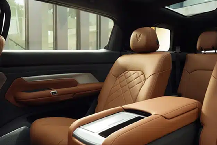 Hồi đầu năm 2025, VinFast đã công bố dải sản phẩm Green dành riêng cho khách hàng kinh doanh dịch vụ vận tải, với tổng cộng 4 mẫu xe trải dài ở nhiều phân khúc khác nhau, bao gồm: Minio Green, Herio Green, Nerio Green và Limo Green.