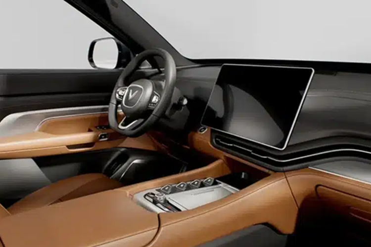 Đặc biệt, xe còn được miễn phí sạc đến 30/6/2027. Tư vấn bán hàng cũng cho biết, Limo Green có thể sẽ được mở bán từ tháng 4/2025, thời gian giao xe vào khoảng tháng 5 đến tháng 6.