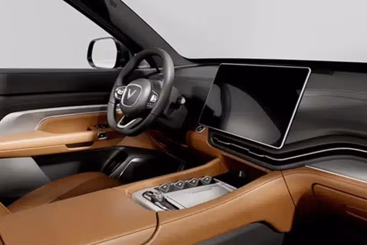 Đặc biệt, xe còn được miễn phí sạc đến 30/6/2027. Tư vấn bán hàng cũng cho biết, Limo Green có thể sẽ được mở bán từ tháng 4/2025, thời gian giao xe vào khoảng tháng 5 đến tháng 6.