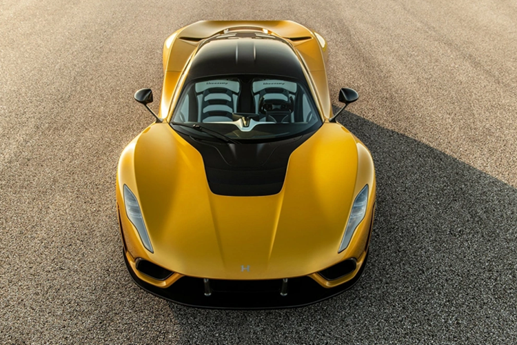 Gói Evolution (nâng cấp động cơ, hệ thống treo, khí động học) có sẵn cho F5 mới đặt hàng và tất cả các phiên bản xe Venom F5 gồm: Coupe, Roadster và Revolution. Chi phí cho gói Evolution là 285.000 USD (tương đương khoảng 7,12 tỷ đồng). Ngoài ra gói Touring là dạng tuỳ chọn bổ sung nên sẽ tính thêm chi phí.