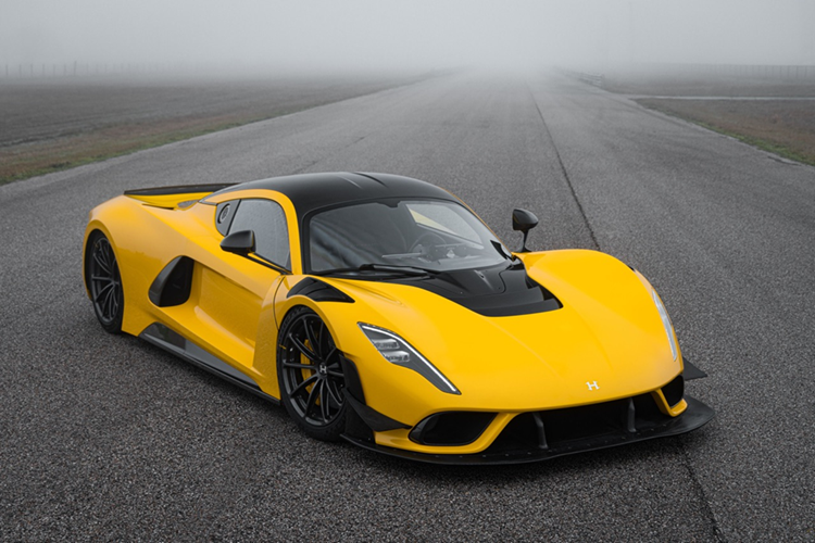 Hennessey Special Vehicles - nhà sản xuất siêu xe tại Texas, đã công bố Hennessey Venom F5 Evolution 2025 mới - chiếc xe thương mại trang bị động cơ đốt trong mạnh nhất thế giới. Thế hệ tiếp theo của chiếc siêu xe Mỹ được trang bị hàng loạt các nâng cấp hiệu suất tổng thể cùng khả năng xử lý linh hoạt và sự thoải mái.