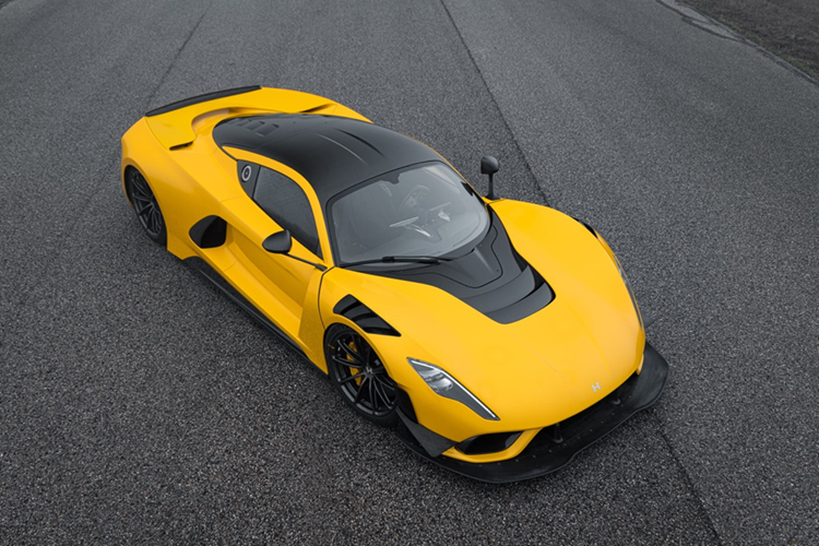 Chiếc siêu xe Hennessey Venom F5 Evolution 2025 này là sự hợp tác giữa các chuyên gia hiệu suất cùng khí động học nổi tiếng thế giới. Để đáp ứng nhu cầu của khách hàng, đội ngũ kỹ sư của Hennessey đã thực hiện chương trình phát triển chuyên sâu để nâng cao khả năng của siêu xe.