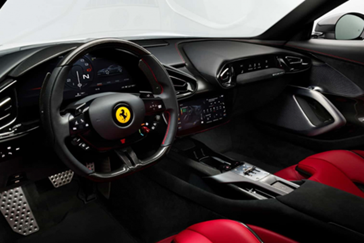 Khu vực đầu xe được lấy cảm hứng từ huyền thoại 365 GTB/4 Daytona với đèn pha và đèn ban ngày sắc lẹm cùng dải đen xen giữa đèn. Ở phía sau, kiểu dáng đuôi xe, đèn hậu và cánh gió có thiết kế khá giống Ferrari Roma.