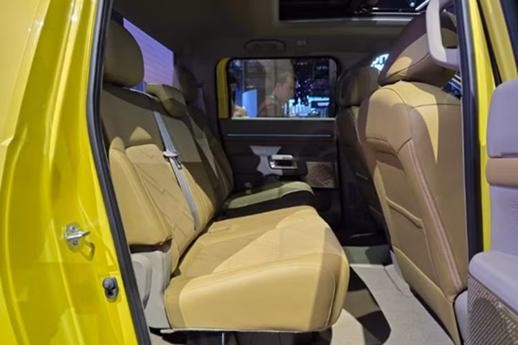 Nissan cho biết Frontier PRO Plug-in Hybrid sẽ bắt đầu được sản xuất hàng loạt vào cuối năm 2025. Việc gia nhập phân khúc bán tải hybrid cắm sạc cho thấy Nissan đang bắt nhịp nhanh chóng với xu hướng điện khí hóa đang lan rộng tại châu Á và toàn cầu.