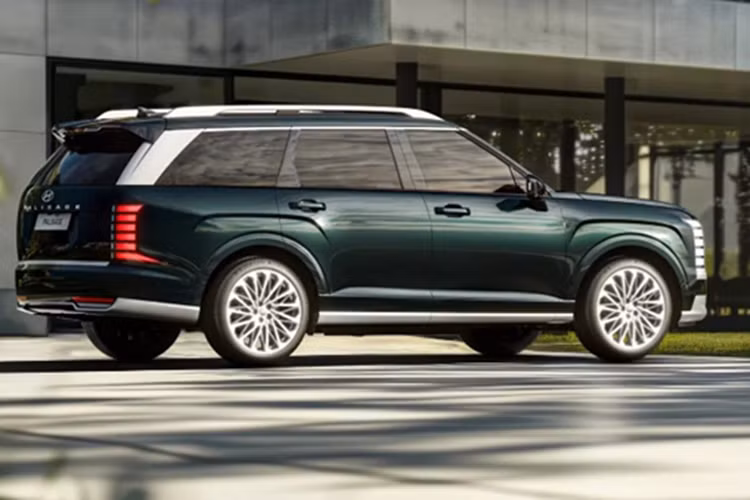 Ngoài việc được bổ sung bản hybrid mới, trong tương lai, Palisade có thể còn có thêm một bản hybrid cắm sạc (PHEV). Đáng chú ý trong ngày mở bán đầu tiên, mẫu SUV cỡ lớn Hyundai Palisade 2025 đã lập kỷ lục khi có đến 33.567 đơn đặt hàng tại thị trường Hàn Quốc.