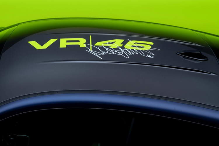 BMW M4 CS Edition VR46 được sản xuất giới hạn 46 chiếc cho mỗi phiên bản Style Edition hay Sport Edition. Mức giá của phiên bản này từ 155.000 USD (tương đương 3,95 tỷ đồng), cao hơn 31.500 USD (804 triệu đồng) so với chiếc M4 CS bản tiêu chuẩn.