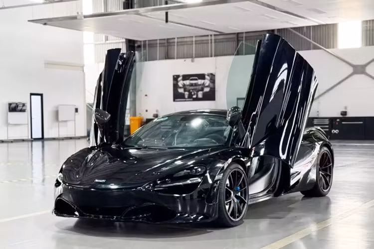 Theo tìm hiểu, chiếc McLaren 720S Spider của Hoa hậu quý bà hòa bình thế giới 2017 được mua chính hãng, tại thời điểm nhập về nước. Mức giá xe McLaren 720S Spider thời điểm đó lên đến 20,2 tỷ đồng chưa bao gồm các chi phí lăn bánh của xe, có thể tốn thêm của chủ nhân từ 2 tỷ đến 2,3 tỷ đồng.