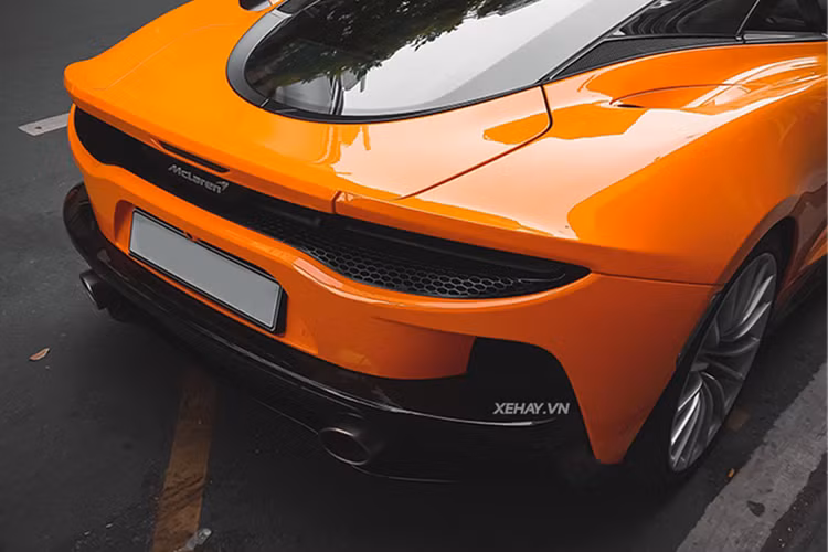 Sức mạnh của siêu xe McLaren GT màu cam đang định cư ở Hà Nội sẽ đến từ khối động cơ V8, tăng áp kép, dung tích 4.0 lít mới, sản sinh công suất tối đa 620 mã lực và mô-men xoắn cực đại 630 Nm ở dải vòng tua máy từ 5.500 đến 6.500 vòng/phút.
