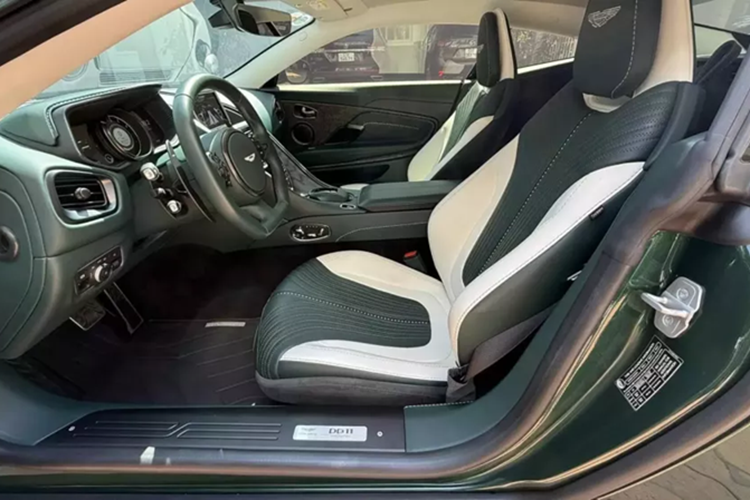 Aston Martin DB11 trang bị đến 2 loại động cơ khác nhau, 1 cỗ máy V12 danh tiếng và khi chọn lựa động cơ V8, tăng áp kép, dung tích 4.0 lít do Mercedes-AMG sản xuất, chủ nhân của xe Aston Martin DB11 tại Việt Nam còn hưởng được mức thuế tiêu thụ đặc biệt mới tốt hơn. "Trái tim" V8 mang đến cho xe thể thao hạng sang Aston Martin DB11 công suất tối đa 510 mã lực và mô-men xoắn cực đại 675 Nm.