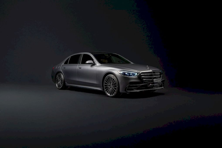 Tuy nhiên, chức năng Drive Pilot trên Mercedes-Benz S-Class 2026 này hiện vẫn chỉ dành riêng cho thị trường Đức, còn khả năng sử dụng tại Hoa Kỳ vẫn đang chờ phê duyệt theo quy định. Theo Mercedes, Drive Pilot hiện cho phép xe tự vận hành ở tốc độ lên đến 95 km/h trên đường cao tốc.