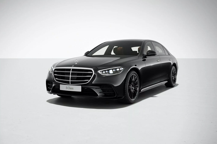 Microsoft Bing cũng đã được thêm vào, cùng với chế độ xem vệ tinh của Google trong hệ thống dẫn đường. Hệ thống giải trí cũng đang được tăng cường.