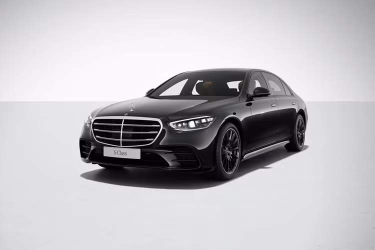 Microsoft Bing cũng đã được thêm vào, cùng với chế độ xem vệ tinh của Google trong hệ thống dẫn đường. Hệ thống giải trí cũng đang được tăng cường.